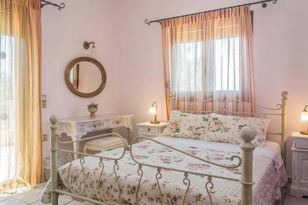 Villa Ouranos In Pefkias Скопелос Экстерьер фото